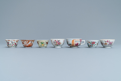Une collection de tasses et soucoupes en porcelaine de Chine famille rose, Yongzheng/Qianlong