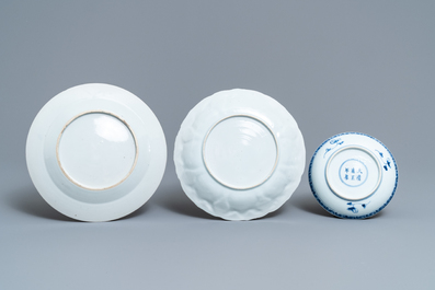 Sept pi&egrave;ces en porcelaine de Chine bleu et blanc, rouge de fer et de style Imari, Kangxi/Qianlong