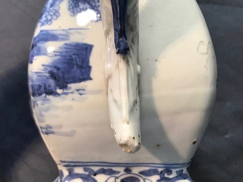 Een Chinese blauw-witte vaas met chilong-handgrepen, Kangxi