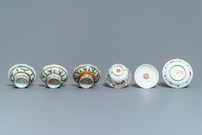 Een collectie Chinees famille rose porselein en een Yixing steengoed theepot, 18/19e eeuw