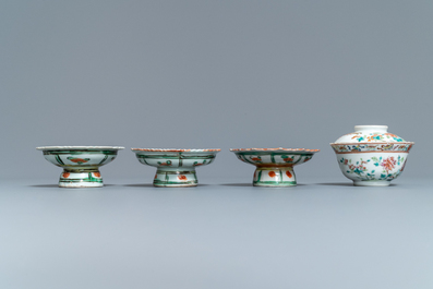Une collection vari&eacute;e en porcelaine de Chine famille rose et une th&eacute;i&egrave;re en gr&egrave;s de Yixing, 18/19&egrave;me