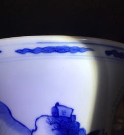 Een Chinese blauw-witte yenyen vaas met figuren in een landschap, Kangxi