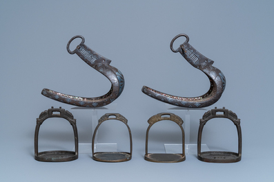 Vijf paar Chinese en Japanse bronzen stijgbeugels, 18/19e eeuw