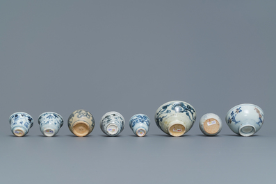 35 pi&egrave;ces en porcelaine de Chine bleu et blanc d'&eacute;paves divers, Ming et apr&egrave;s