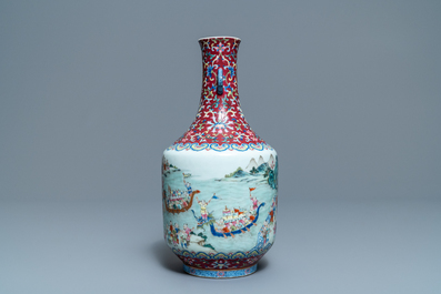 Un vase imp&eacute;rial en porcelaine de Chine famille rose, marque et &eacute;poque de Jiaqing