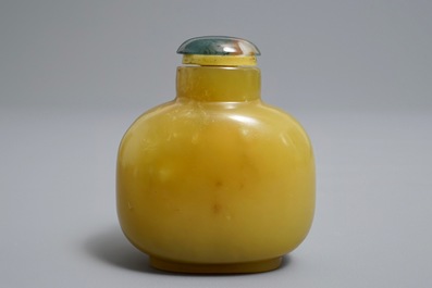 A Chinese yellow jade snuff bottle, 18th C.