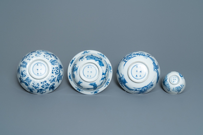 Quatre bols en porcelaine de Chine bleu et blanc, marques de Chenghua et Xuande, Kangxi