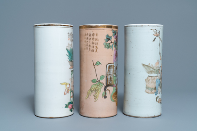 Trois porte-chapeaux en porcelaine de Chine qianjiang cai, 19/20&egrave;me