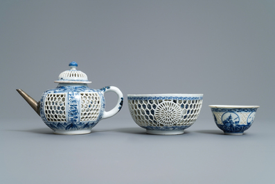 A Chinese blue and white reticulated double-walled teapot and two bowls, Transitional period