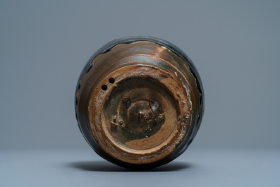 Un vase en gr&egrave;s porcelaineux de type Jian &agrave; &eacute;mail 'fourrure de li&egrave;vre', Song