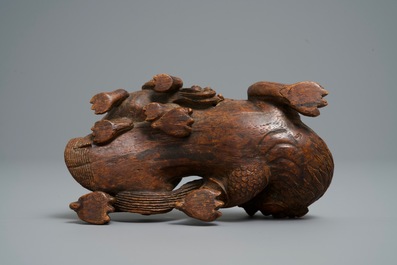 A Chinese carved wood 'Qilin and cub' group, 19/20th C.