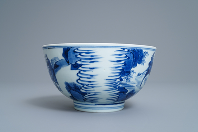 Un bol en porcelaine de Chine bleu et blanc &agrave; d&eacute;cor d'immortels, Kangxi