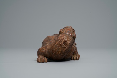 A Chinese carved wood 'Qilin and cub' group, 19/20th C.