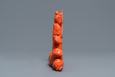 Un groupe en corail rouge sculpt&eacute; figurant un Bouddha riant, Chine, R&eacute;publique, 20&egrave;me
