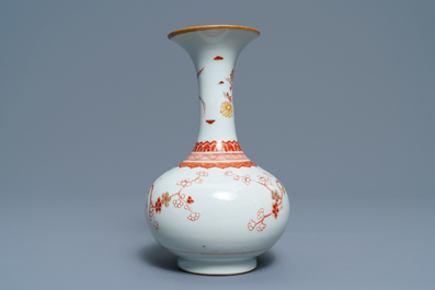 A Chinese Dutch-decorated Kakiemon-style kendi, Qianlong