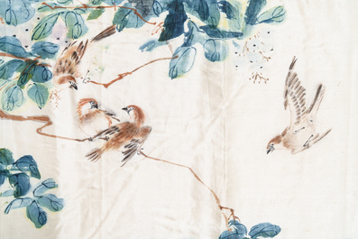 Twee Chinese rechthoekige geborduurde en beschilderde zijden doeken, 19/20e eeuw