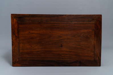 Een Chinese lage rechthoekige houten tafel, kangzhuo, Ming of later