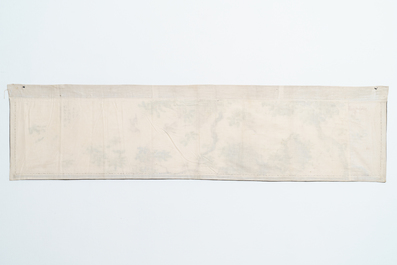 Deux panneux de forme rectangulaire en soie brod&eacute;e et peinte, Chine, 19/20&egrave;me