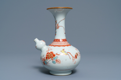 Un kendi en porcelaine de Chine surd&eacute;cor&eacute; aux Pays-Bas dans le style Kakiemon, Qianlong