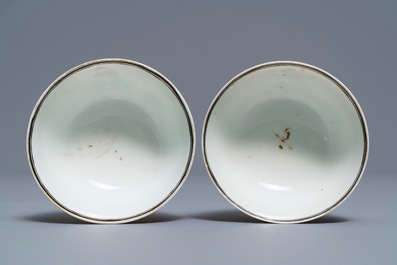 Une paire de tasses et soucoupes en porcelaine de Chine famille rose &agrave; d&eacute;cor europ&eacute;en, Qianlong