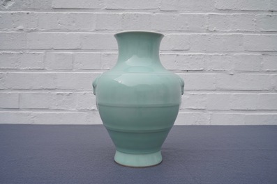 Een Chinese monochrome celadon 'hu' vaas, Qianlong merk, 19/20e eeuw