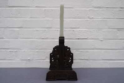 A Chinese carved pale celadon jade and hardwood table screen, 19/20th C.