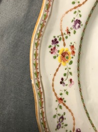 Deux plats armori&eacute;s en porcelaine de Chine famille rose pour le march&eacute; portugais, Qianlong