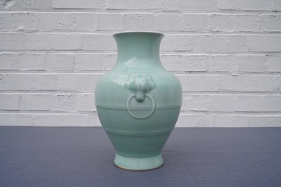 Een Chinese monochrome celadon 'hu' vaas, Qianlong merk, 19/20e eeuw