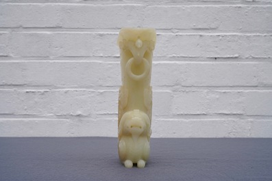 A Chinese yellow jade rhyton cup, 19/20th C.