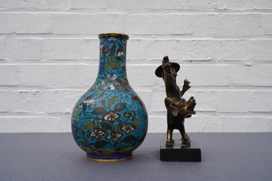 A Chinese cloisonn&eacute; bottle vase and a gilt bronze group, 18/19th C.