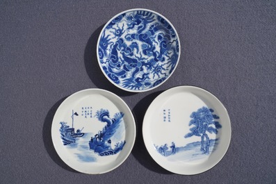 Drie Chinese blauw-witte 'Bleu de Hue' borden voor de Vietnamese markt, 19e eeuw