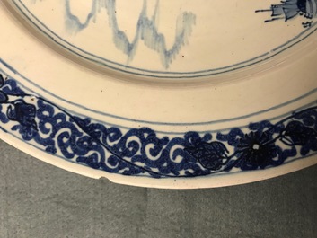 Un plat en fa&iuml;ence de Delft bleu et blanc &agrave; d&eacute;cor d'un navire, vers 1700