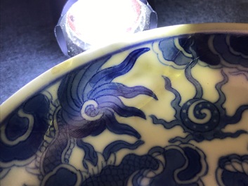 Trois coupes en porcelaine de Chine 'Bleu de Hue' pour le Vietnam, 19&egrave;me