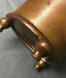 Een Chinese bronzen wierookbrander, Xuande merk, 17/18e eeuw