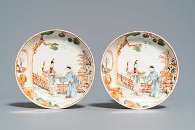 Deux paires de tasses et soucoupes en porcelaine de Chine famille rose, Yongzheng/Qianlong