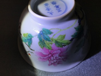 A Chinese famille rose bowl with floral design, Yongzheng mark, 19/20th C.