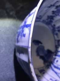 Een Chinese blauw-witte kraakporseleinen kraaienkom, Wanli