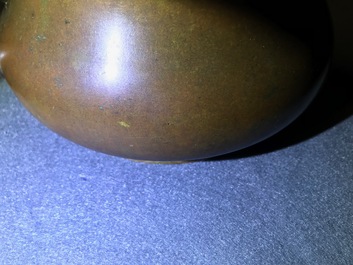 Un grand br&ucirc;le-parfum en bronze, marque de Xuande, Chine, 18&egrave;me