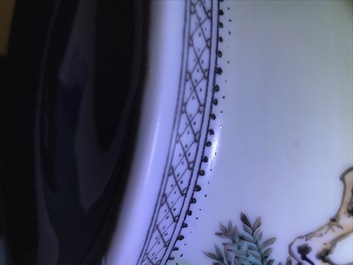 Deux vases en porcelaine de Chine aux anses en forme de ruyi, 2&egrave;me moiti&eacute; du 20&egrave;me