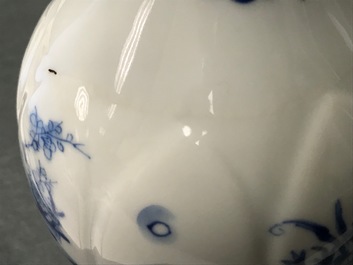 Een Chinese blauw-witte vaas met 'Lange Lijzen' in een tuin, Kangxi