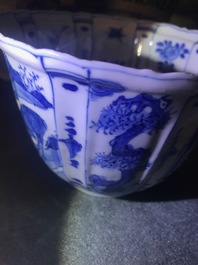 A Chinese blue and white kraak porcelain 'crow' cup, Wanli