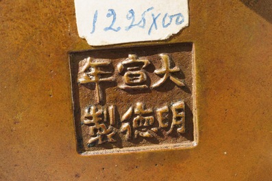 Een Chinese bronzen wierookbrander, Xuande merk, 17/18e eeuw