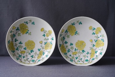 A pair of Chinese yellow and green enamelled 'chrysanthemum' plates, Guangxu mark, 19/20th C.