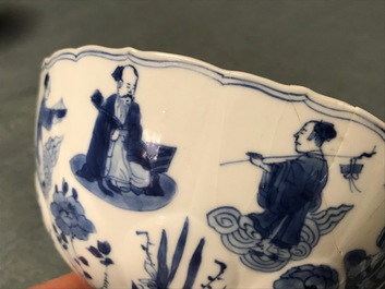 Quatre bols en porcelaine de Chine bleu et blanc, marques de Chenghua et Xuande, Kangxi