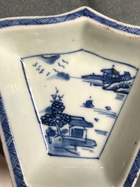 Een Chinese blauw-witte zoetvleesset of rijsttafel met landschapsdecor, 18/19e eeuw