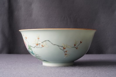 A Chinese famille rose celadon-ground bowl with floral design, Qianlong mark, 19/20th C.