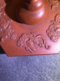 Une grande th&eacute;i&egrave;re couverte en gr&egrave;s de Yixing, Chine, Kangxi
