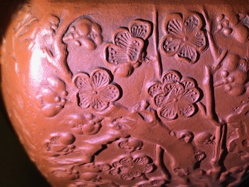 Een grote Chinese Yixing steengoed theepot met reli&euml;fdecor, Kangxi