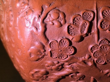 Een grote Chinese Yixing steengoed theepot met reli&euml;fdecor, Kangxi