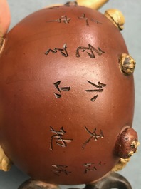 Een Chinese Yixing steengoed theepot met reli&euml;fdecor van vruchten en noten, Shao Er Quan merk, Daoguang